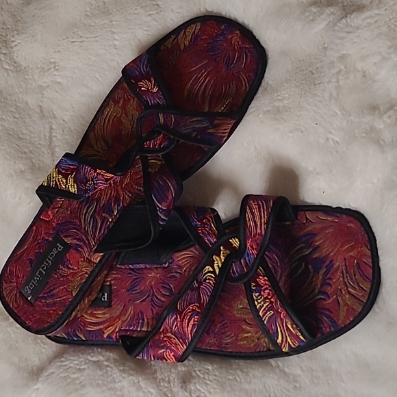 3/$15🚨WAS $45 PACIFIC LIVING Slides size 11 - Picture 8 of 10